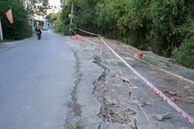 Đê Cà Lồ - Nam Viêm nứt lớn, Phú Thọ ban bố tình huống khẩn cấp