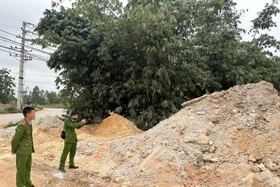 Phú Thọ khởi tố đối tượng đổ thải trái phép ra môi trường