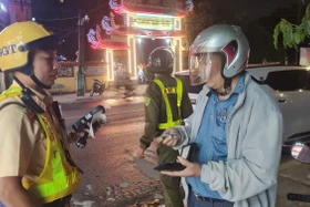 CSGT kiểm tra 10 phường, tạm giữ 65 phương tiện vi phạm nồng độ cồn