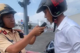 Xem thường an toàn giao thông ngày đầu năm, hàng chục 'ma men' bị tạm giữ xe