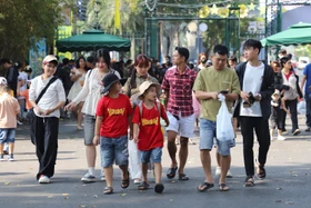 TP HCM thu hút hơn 4,3 triệu khách trong kỳ nghỉ Tết, doanh thu 12 nghìn tỷ