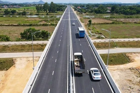 Không lưu thông trên cao tốc trong thời gian bão Bualoi đổ bộ đất liền