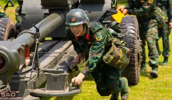 Sao Nhập Ngũ 2025 tập 5: Hòa Minzy, Bình An nhăn nhó khi nâng khẩu pháo nặng hơn 3 tấn, tinh thần đồng đội bùng nổ