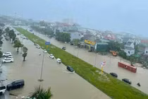 Bão số 10 Bualoi suy yếu, nhưng tác động hoàn lưu bão còn rất mạnh