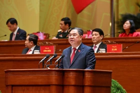 Thông qua Nghị quyết Đại hội đại biểu toàn quốc lần thứ XIV của Đảng