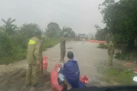 Cứu hộ thành công nhiều người mắc kẹt trong bão số 10 tại Thanh Hóa