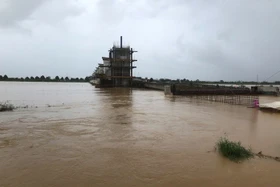 Quảng Ngãi ứng phó mưa lũ, giải cứu người dân và đảm bảo an toàn giao thông