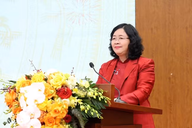 Bà Bùi Thị Minh Hoài, Ủy viên Bộ Chính trị, Bí thư Trung ương Đảng, Bí thư Đảng ủy Mặt trận Tổ quốc, các đoàn thể Trung ương, Chủ tịch Ủy ban Trung ương Mặt trận Tổ quốc Việt Nam