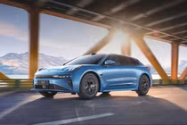 Zeekr 001 bản sạc siêu nhanh ra mắt - sạc 7 phút đạt 80% pin