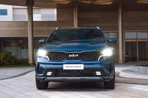 Kia Sorento PHEV đang giảm tới gần 150 triệu đồng tại đại lý Việt