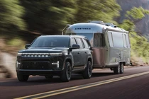 Jeep Grand Wagoneer 2026 có gì để cạnh tranh Cadillac Escalade