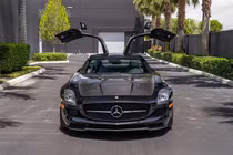 Siêu xe Mercedes-Benz SLS AMG GT 2015 "siêu lướt" lên sàn đấu giá