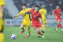 AFC phạt VFF gần 300 triệu đồng vì cổ động viên đốt pháo sáng