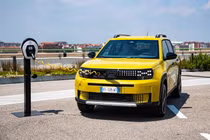 Cận cảnh SUV Fiat Grande Panda 2025, giá chỉ từ 17.000 USD