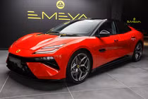 Lotus Emeya chạy điện sắp về Việt Nam để "đấu" Porsche Taycan có gì hay?