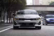 Kia thu hồi hơn 250.000 xe K5 Sedan vì sự cố bình nhiên liệu