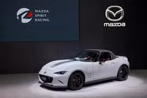"Soi" Mazda MX-5 Spirit Racing Roadster 12R giá 1,3 tỷ, giới hạn 200 chiếc