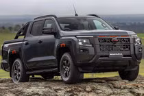 Nissan Navara 2026 vừa ra mắt - cứng cáp và đậm chất địa hình hơn