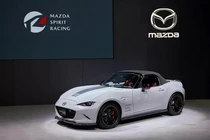 "Soi" Mazda MX-5 Spirit Racing Roadster 12R giá 1,3 tỷ, giới hạn 200 chiếc