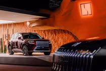 Zeekr 8X 2026 mở bán từ 1,15 tỷ đồng, chạy 410 km không "uống xăng"