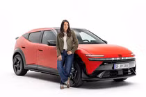 Ra mắt Hyundai Ioniq 3 - crossover điện cỡ nhỏ, giá rẻ cho người mới