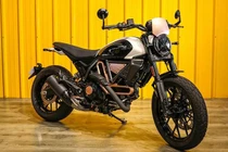 Chi tiết Ducati Scrambler 10° Anniversario Rizoma Edition độc nhất Việt Nam