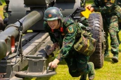 Sao Nhập Ngũ 2025 tập 5: Hòa Minzy, Bình An nhăn nhó khi nâng khẩu pháo nặng hơn 3 tấn, tinh thần đồng đội bùng nổ