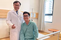 Từ Singapore về Vinmec tại Việt Nam chữa trị, bệnh nhân chấm dứt cơn đau dai dẳng kéo dài suốt 7 năm