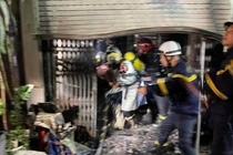 Cứu 3 mẹ con mắc kẹt trong ngôi nhà đang cháy trong đêm 