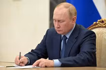 [GALLERY] Nói không với smartphone, Tổng thống Nga Putin liên lạc thế nào?