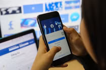 [GALLERY] Gõ “V...” trên Facebook, người dùng sốc vì nội dung bẩn