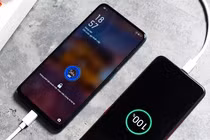 Chuyên gia công nghệ bỏ sạc nhanh vì sợ chai pin