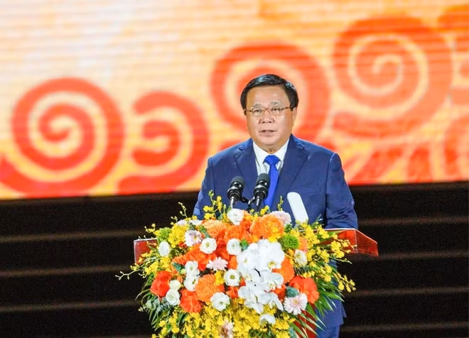 phat-bieu-tai-le-ky-niem-uvbct-giam-doc-hoc-vien-chinh-tri-quoc-gia-ho-chi-minh-nguyen-xuan-thang-de-nghi-ha-tinh-can-tien-phong-trong-viec-xay-dung-cong-nghiep-van-hoa-dua-tren-kho-tang-di-san-phon.jpg