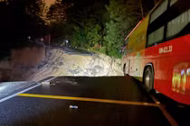 Giao thông bị chia cắt tại đèo Mimosa sau vụ sạt lở lớn