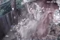 Nhiều tuyến đường ở Đà Lạt ngập nặng sau mưa lớn