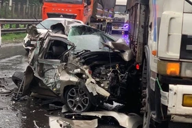 Hàng loạt xe hư hỏng sau tai nạn giao thông tại Ninh Bình, tài xế sống sót kỳ diệu