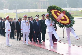 Đảng bộ MTTQ, các đoàn thể Trung ương viếng Lăng Chủ tịch Hồ Chí Minh