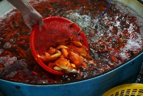 Chợ cá sôi động dịp Tết ông Công ông Táo