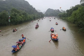 Vòi tiền khách tại Lễ hội chùa Hương, hai lái đò bị xử phạt
