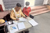 Chiếc xe máy kỳ quái gây xôn xao mạng xã hội, CSGT vào cuộc