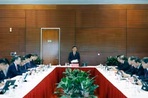 Đại biểu thảo luận tại Đoàn các văn kiện Đại hội XIV của Đảng