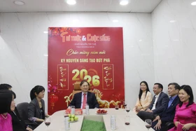 Lãnh đạo VUSTA thăm và chúc Tết Báo Tri thức và Cuộc sống 