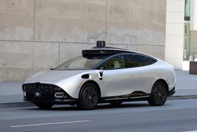 Ôtô điện tự lái “Made by VinFast” đầu tiên gây tò mò ở Trung Đông