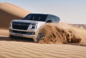 Nissan Patrol vẫn "sống" khoẻ giữa thế giới siêu xe hào nhoáng ở Dubai