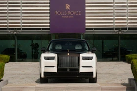 Chi tiết Rolls-Royce Phantom Centenary mạ vàng 24K, thêu 440.000 mũi