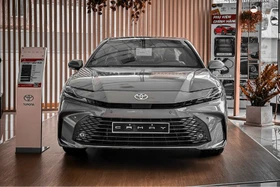 Top sedan cỡ D tại Việt Nam, Toyota Camry bán 78 xe vẫn dẫn đầu phân khúc