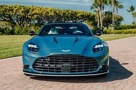Aston Martin Vanquish Volante Wave Edition độc bản đấu giá 28,8 tỷ đồng