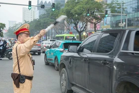 Cấm xe bán tải vào nội đô Hà Nội giờ cao điểm, Ford và Toyota "gỡ rối"