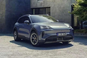 Porsche Cayenne S EV giá "mềm" từ 3,37 tỷ đồng mạnh ngang bản Turbo