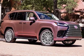 Ngắm Lexus LX Glam làm "phòng thay đồ di động" siêu sang